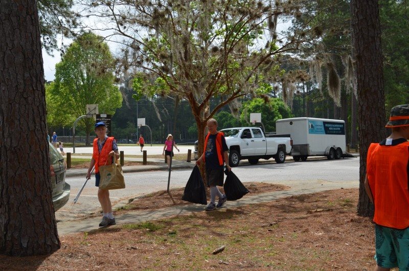 Litter clean up during the Great American Cleanup